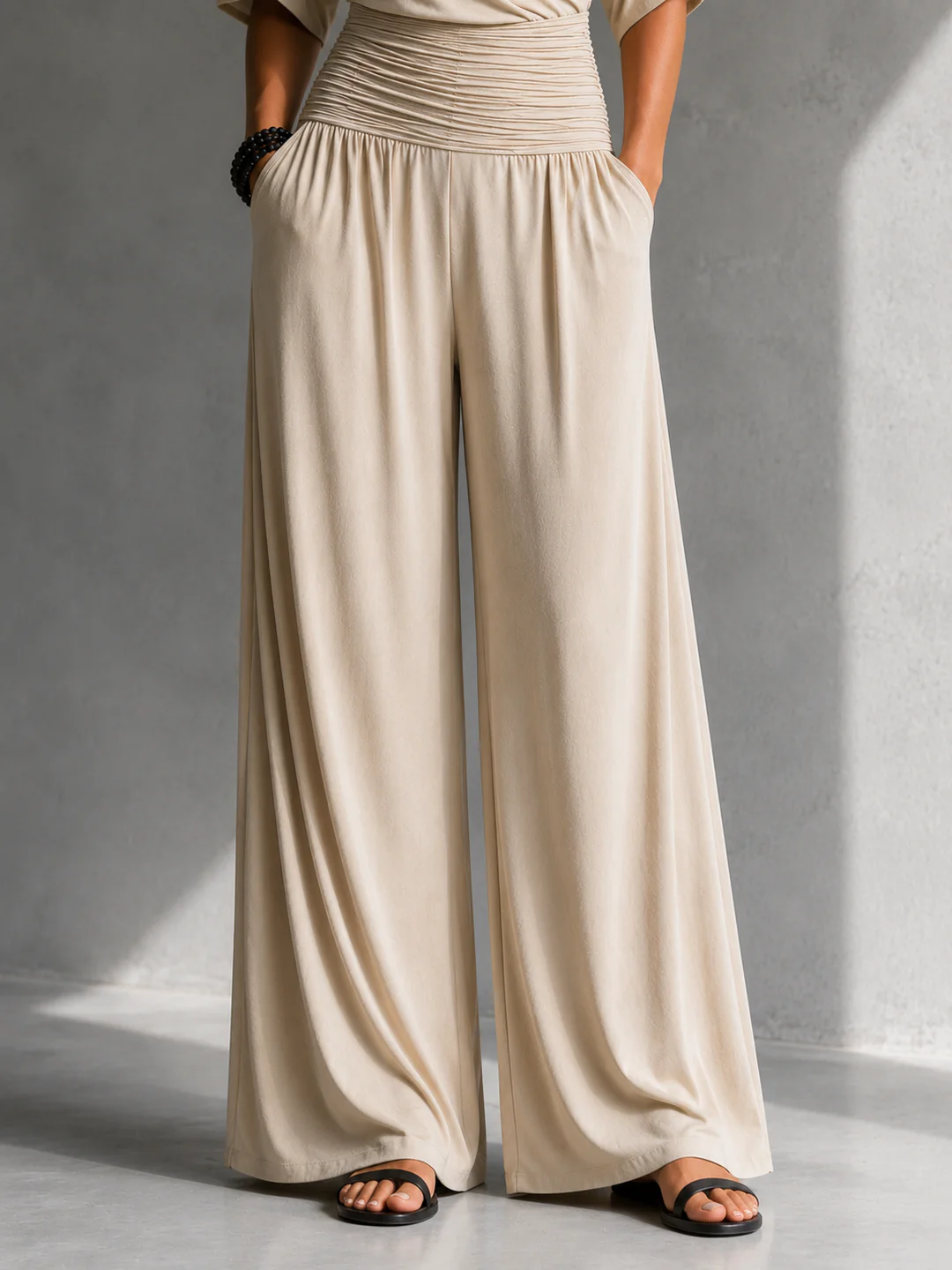 Alia | Elegante conjunto con efecto cruzado y piernas anchas