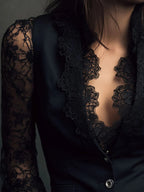Claudia · Blazer negro con encaje