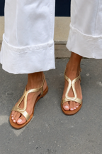 LUCIA| SANDALIAS DORADAS SOL DE VERANO